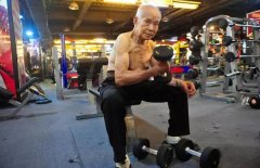 94歲的爺爺仍在堅持！