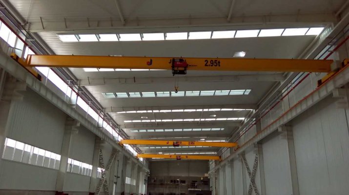 單梁起重機已經成為建筑工程不可或缺的好幫手