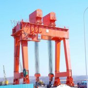 靖起研發公鐵路戶外門式起重機