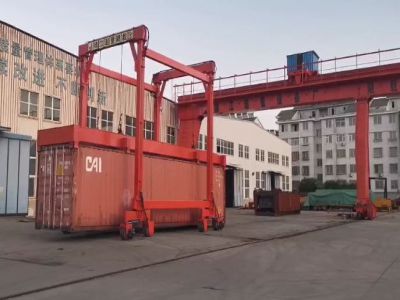 移動式集裝箱龍門吊技術不斷進步，應用越來越廣！